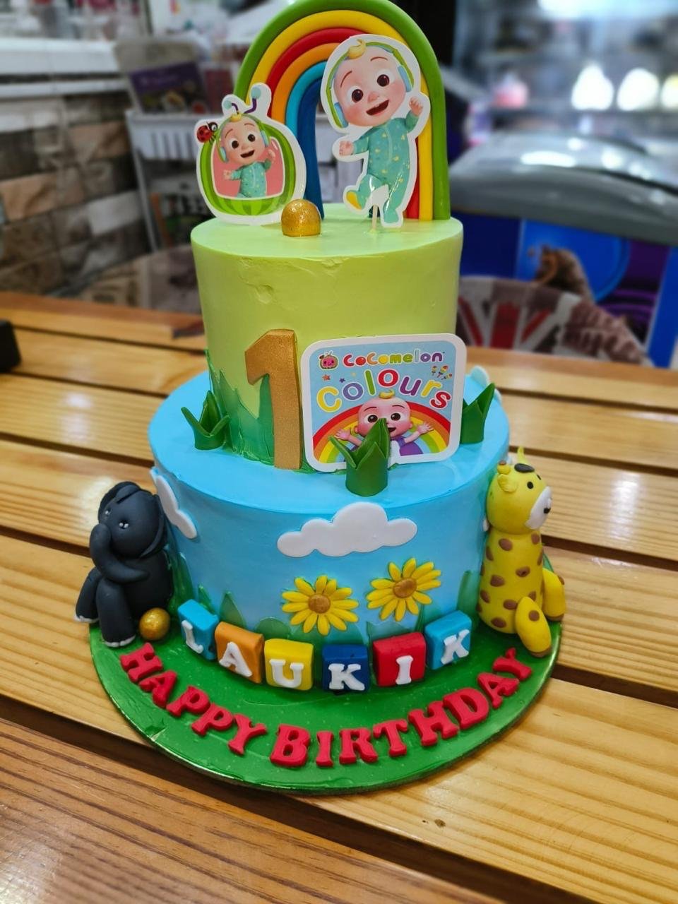 Hazelnut Praline Premium Cake